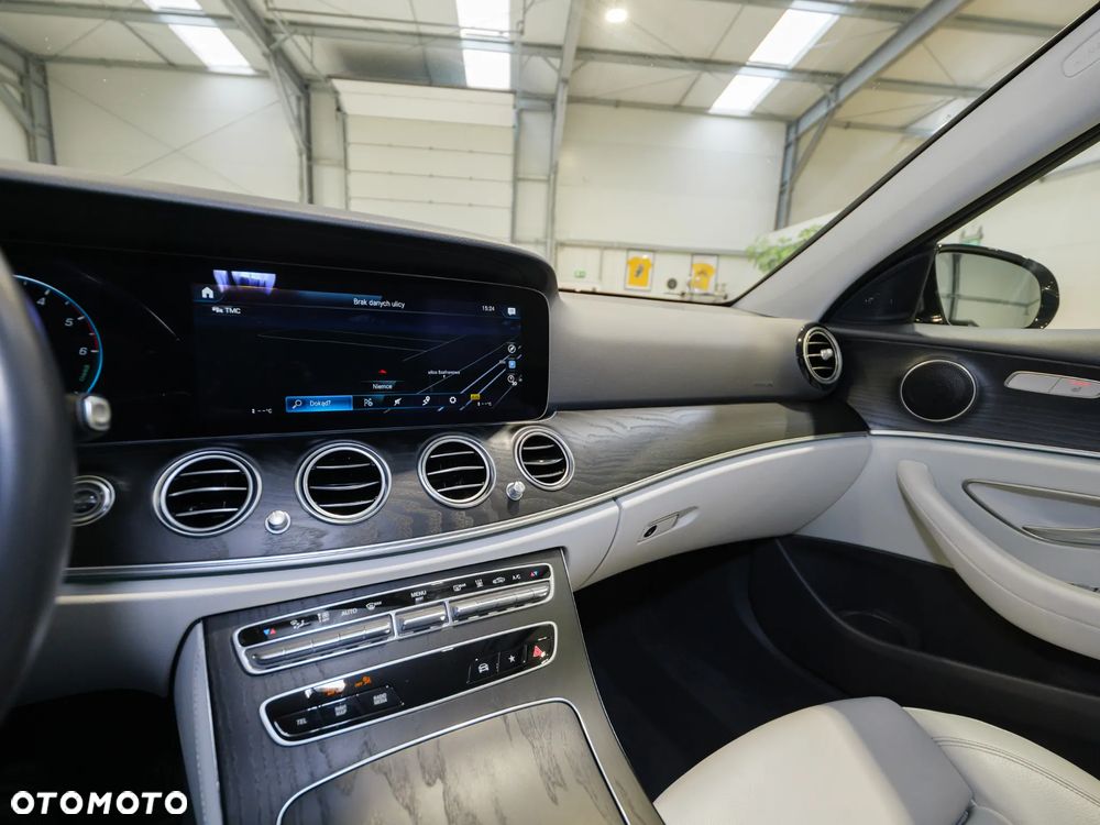 Mercedes-Benz Klasa E 300 de Avantgarde - 26