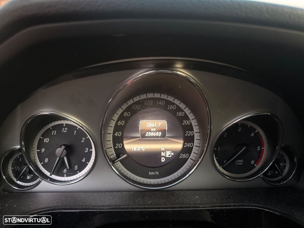 Mercedes-Benz E 220 T CDI DPF BlueEFFICIENCY 7G-TRONIC Avantgarde - 4