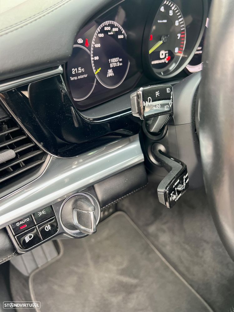 Porsche Panamera Sport Turismo 4 E-Hybrid - 13