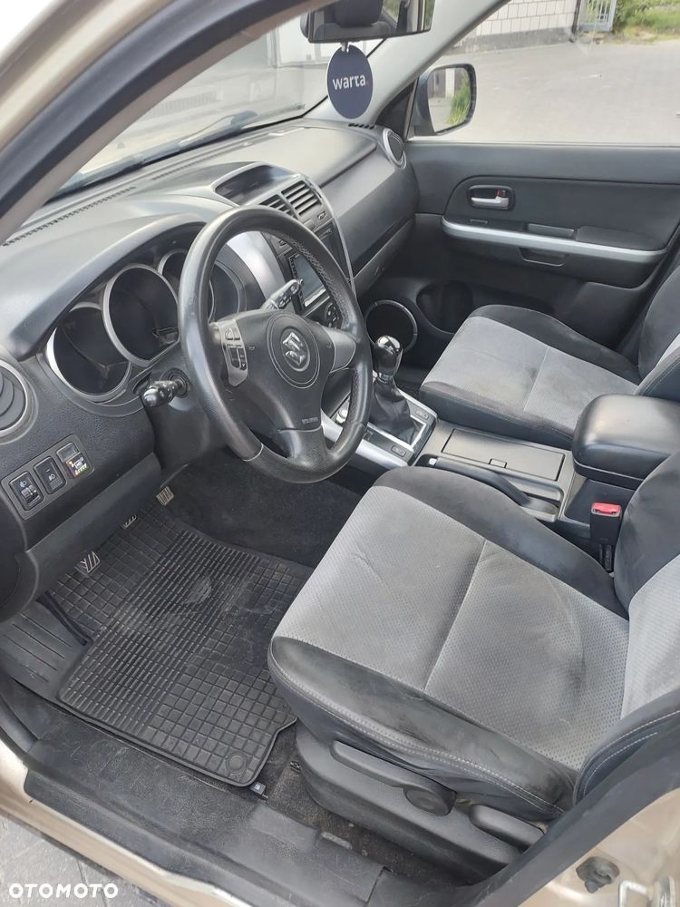 Suzuki Grand Vitara 2.0 - 8