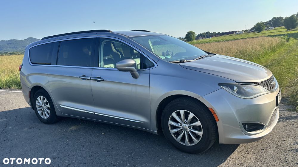 Chrysler Pacifica - 3
