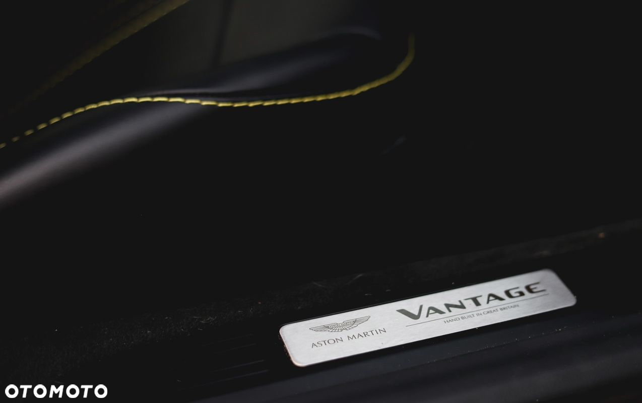 Aston Martin Vantage - 30