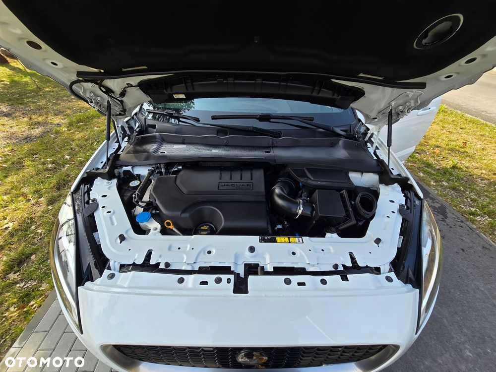 Jaguar E-Pace P200 AWD R-Dynamic - 26