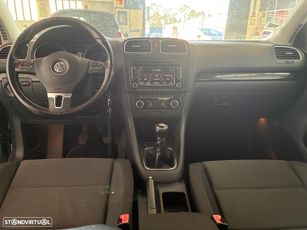 VW Golf 2.0 TDi Confortline - 4