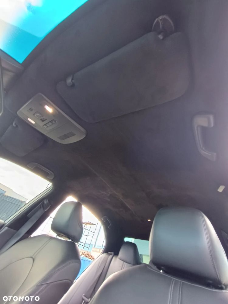 Toyota Camry 2.5 Hybrid Comfort CVT - 23