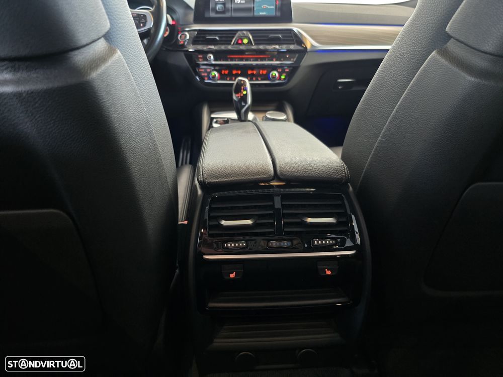 BMW 540 d xDrive Pack M Auto - 24