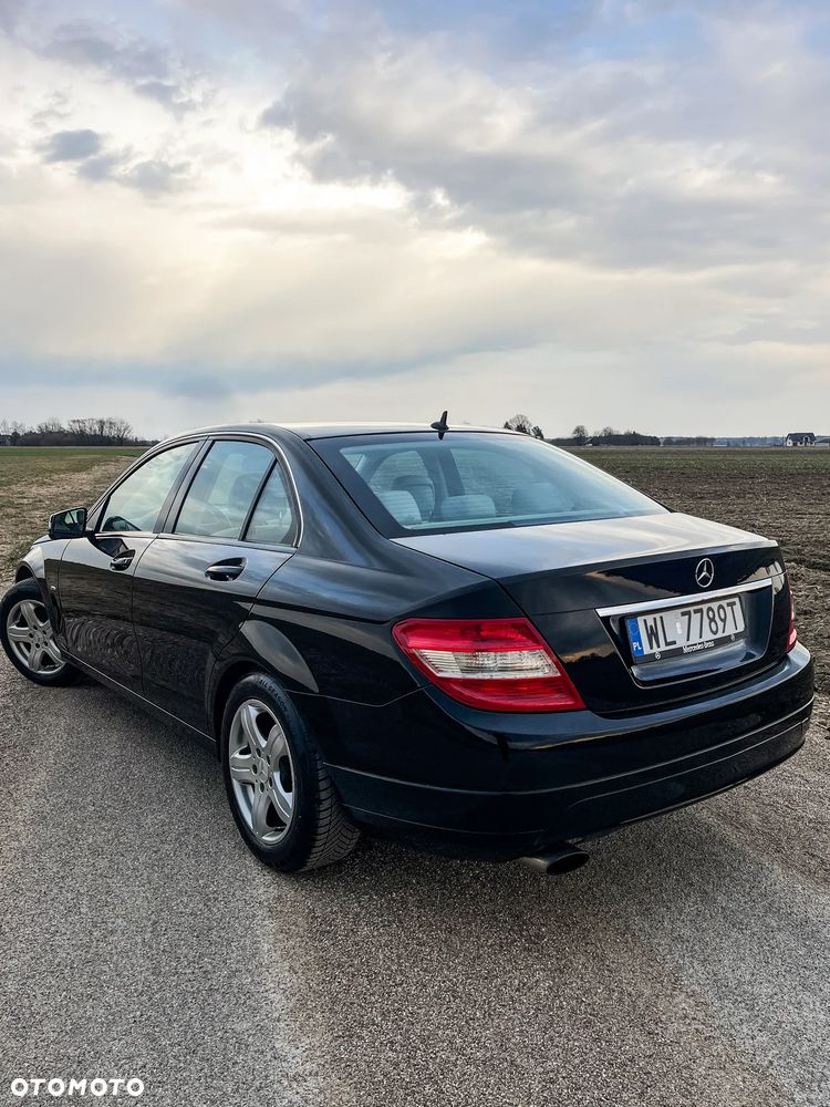 Mercedes-Benz Klasa C 180 CGI BlueEFFICIENCY Avantgarde - 6