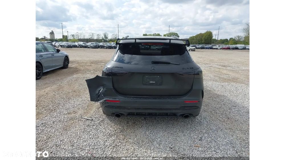 Mercedes-Benz GLA - 8