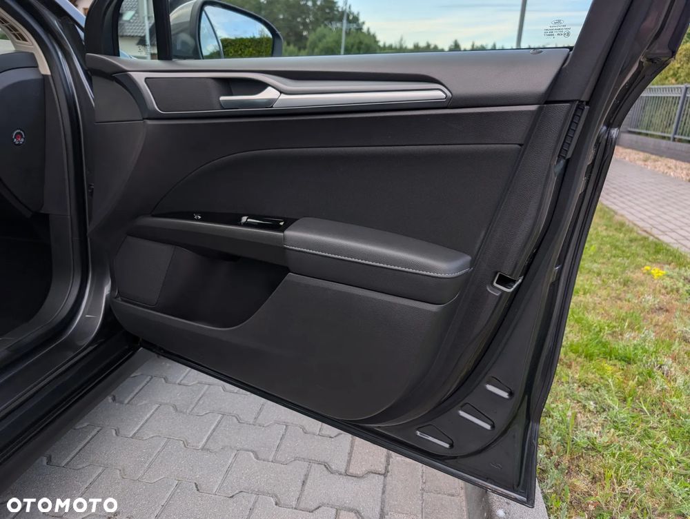 Ford Mondeo - 28