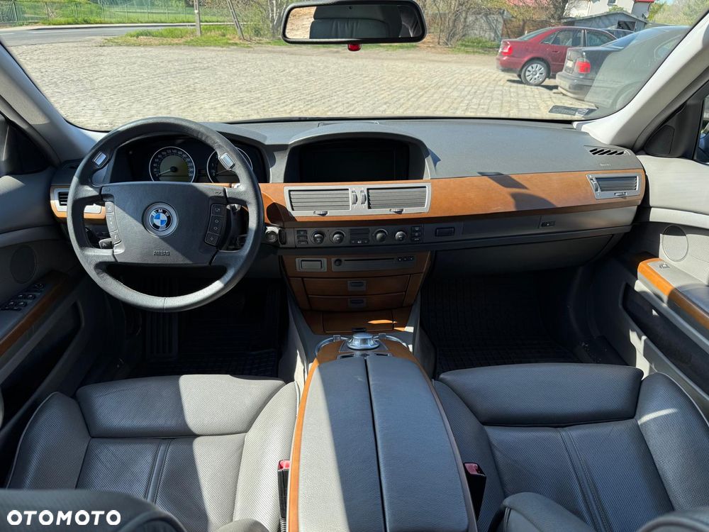 BMW Seria 7 745i - 13