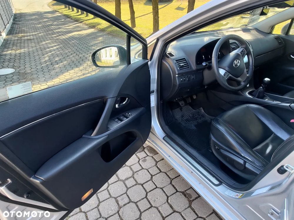 Toyota Avensis 2.0 D-4D Premium - 3