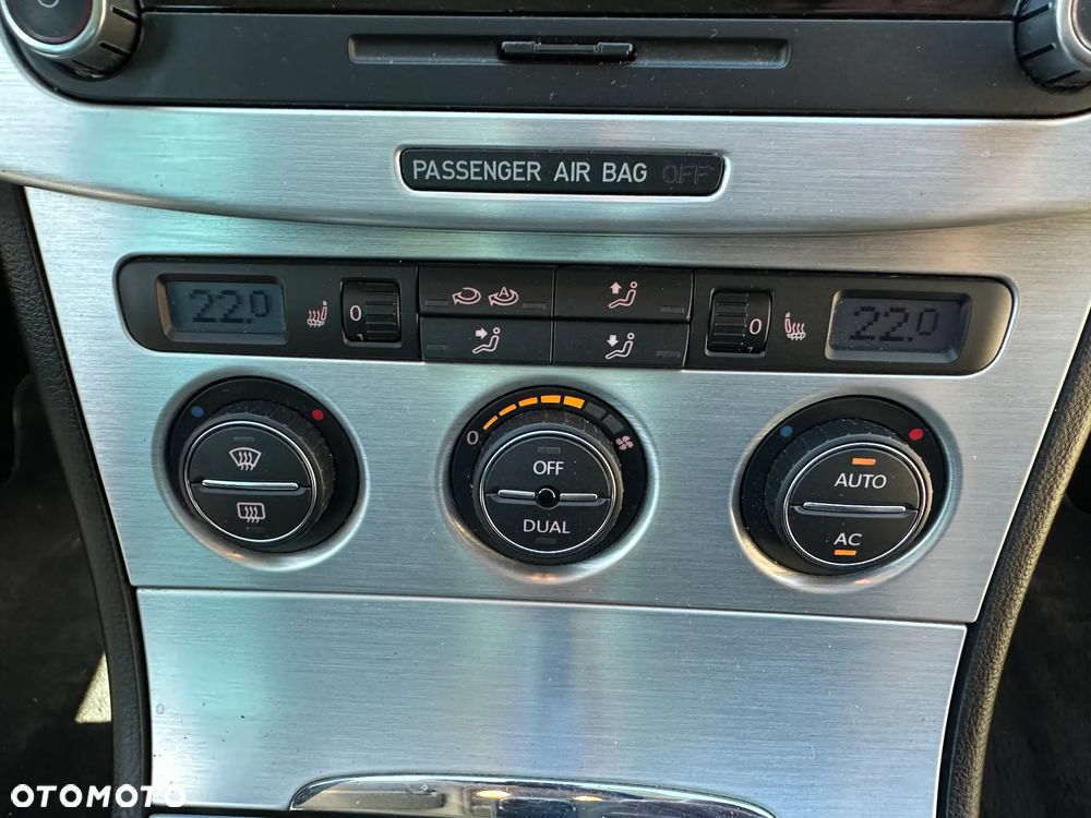 Volkswagen Passat 1.8 TSI Exclusive - 22