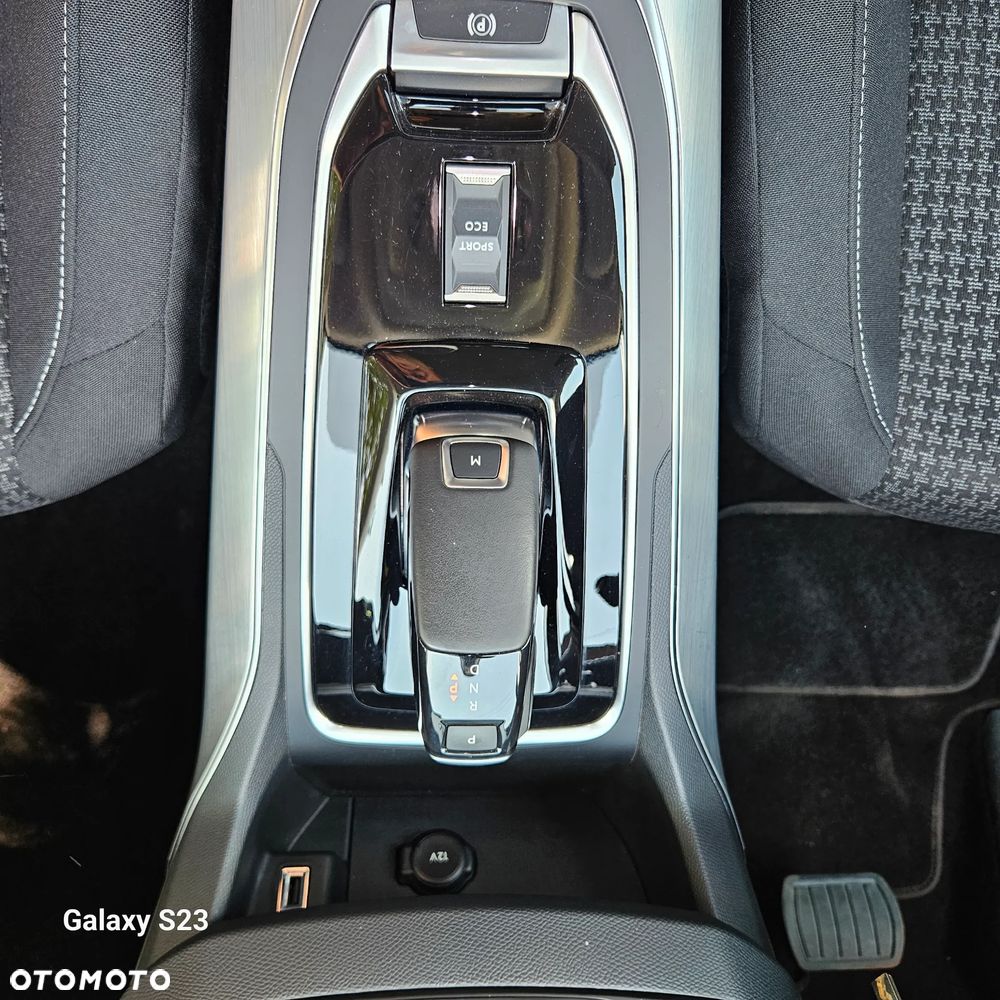 Peugeot 308 BlueHDi 130 EAT8 Allure - 26