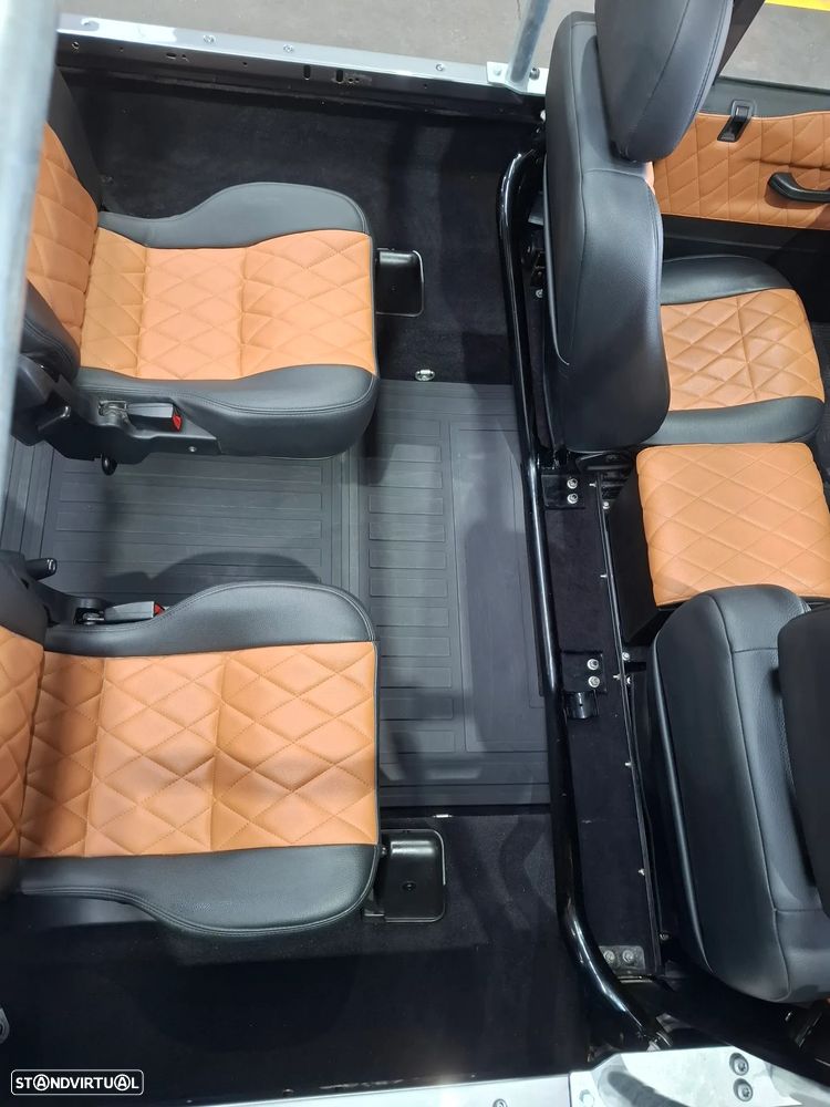 Land Rover Defender 90 2.5 Td5 Soft Top - 9