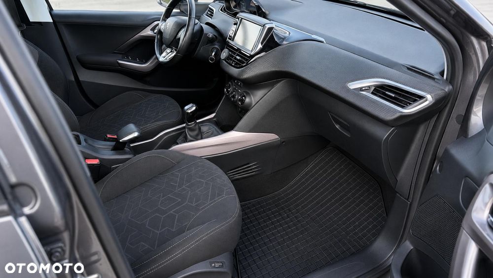 Peugeot 2008 1.2 Pure Tech Style S&S - 11