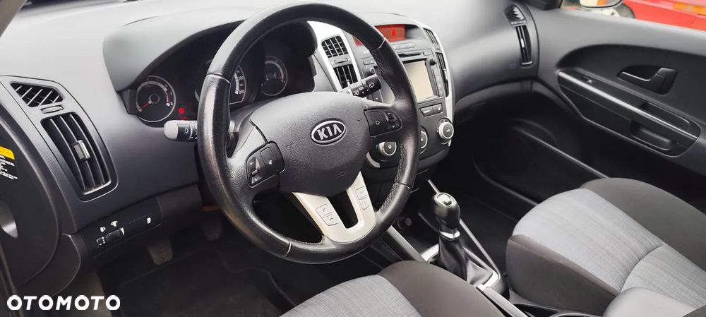 Kia Ceed 1.4 CVVT Dream-Team Edition - 13