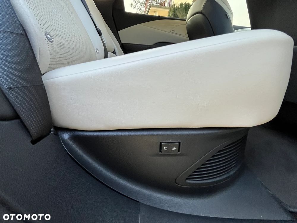 Lexus RX 450h+ Omotenashi - 20