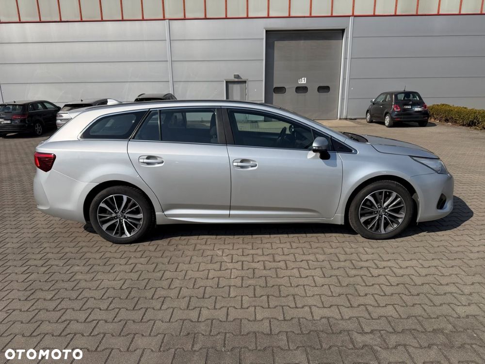 Toyota Avensis 2.0 D-4D Premium - 4