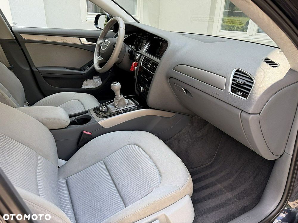 Audi A4 Limousine - 14