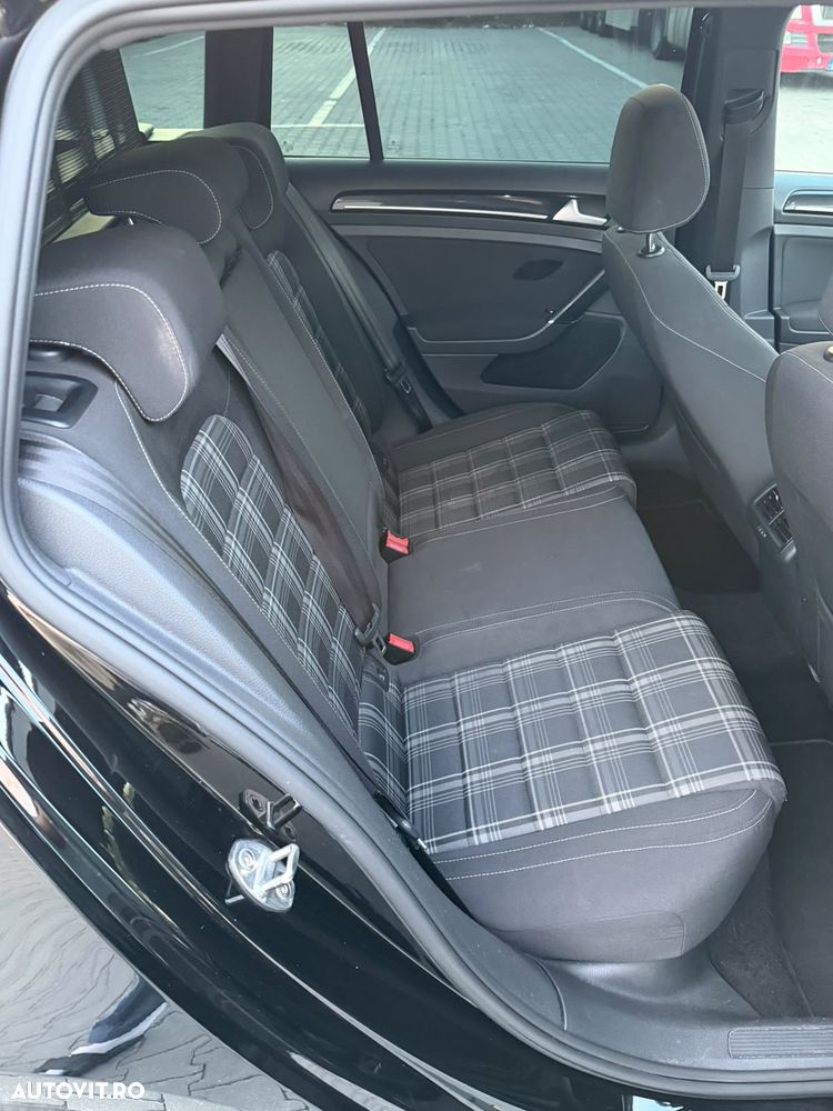 Volkswagen Golf - 9