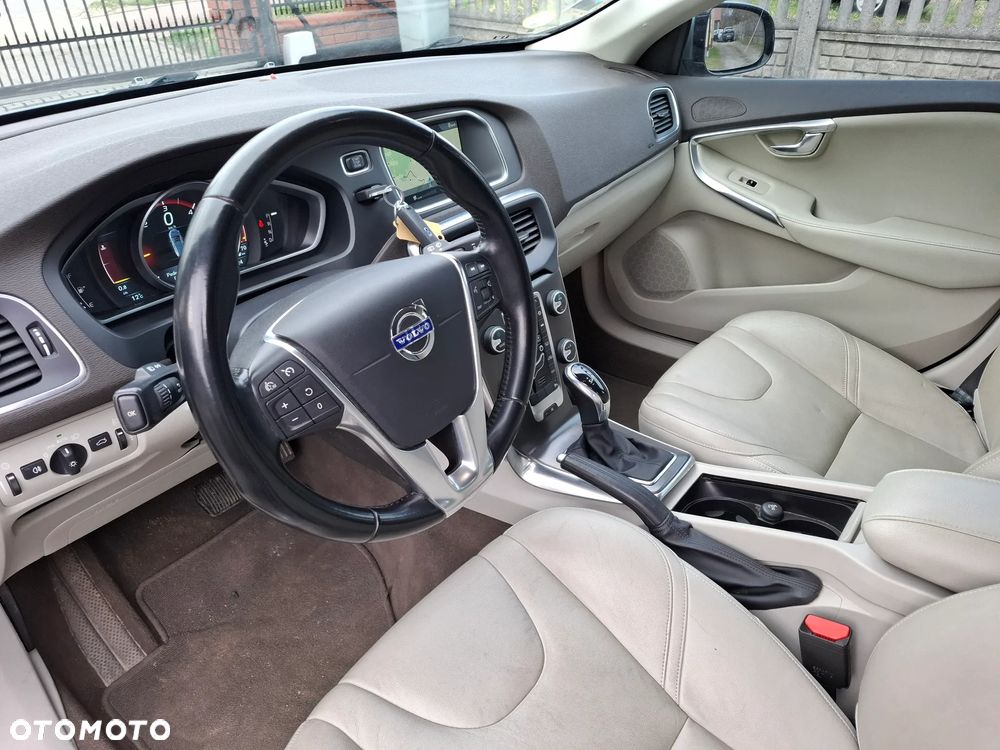 Volvo V40 D4 Geartronic You - 14