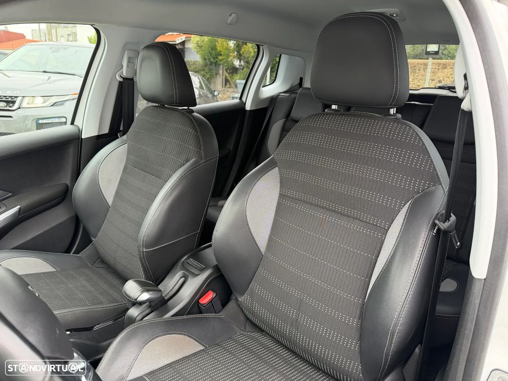 Peugeot 2008 PureTech 130 Stop&Start EAT6 Allure — fotografia 9
