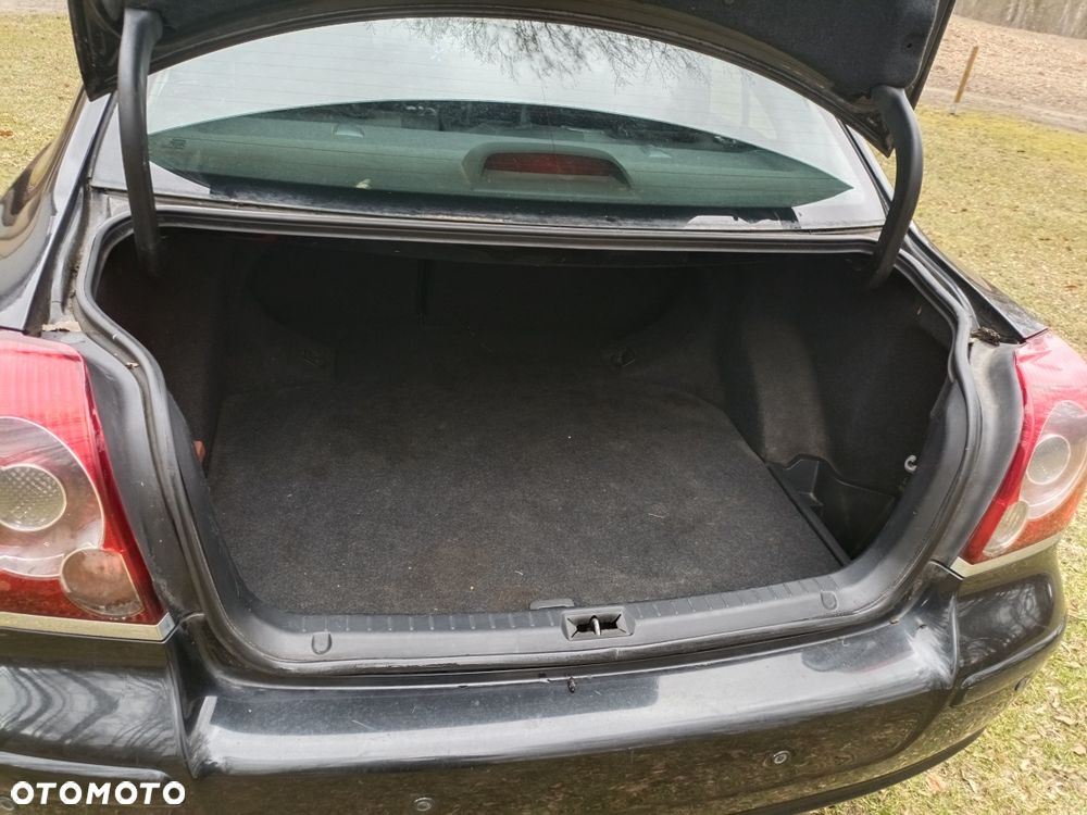 Toyota Avensis - 8