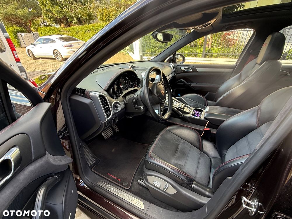 Porsche Cayenne GTS - 7