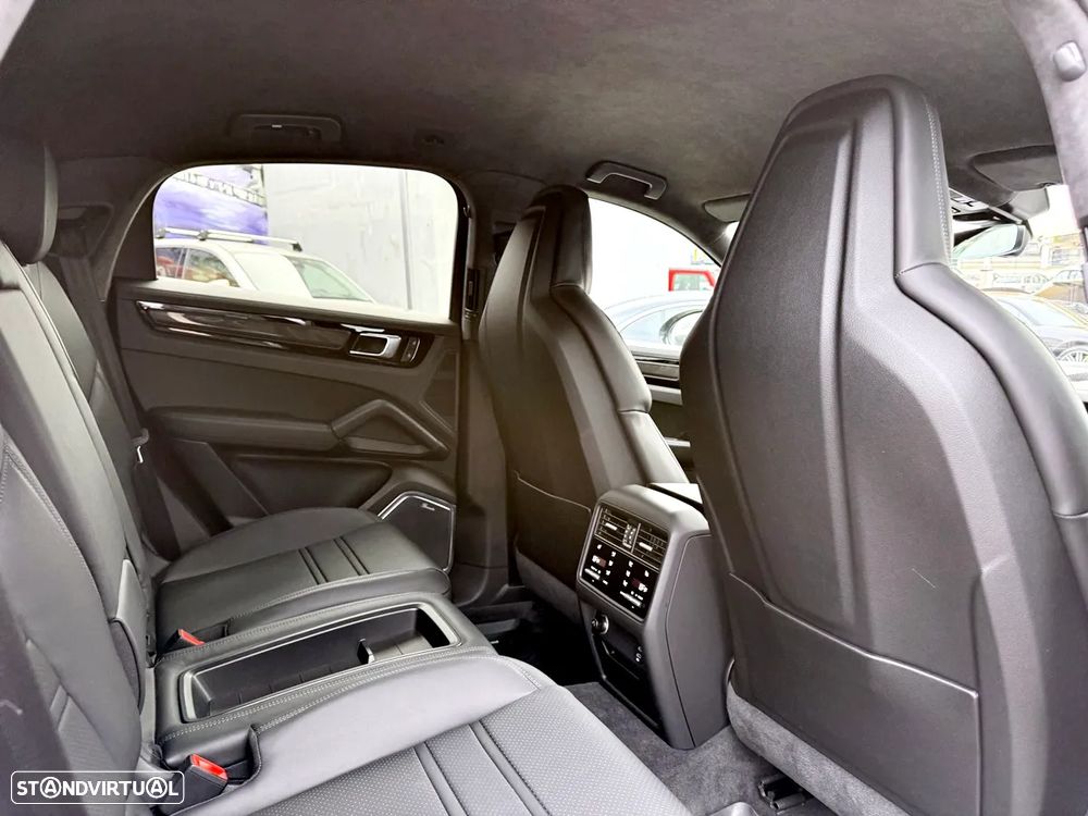 Porsche Cayenne Coupé Turbo - 36