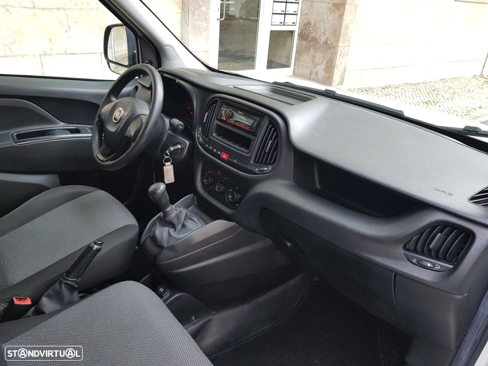 Fiat Doblo 3 Lugares - 32