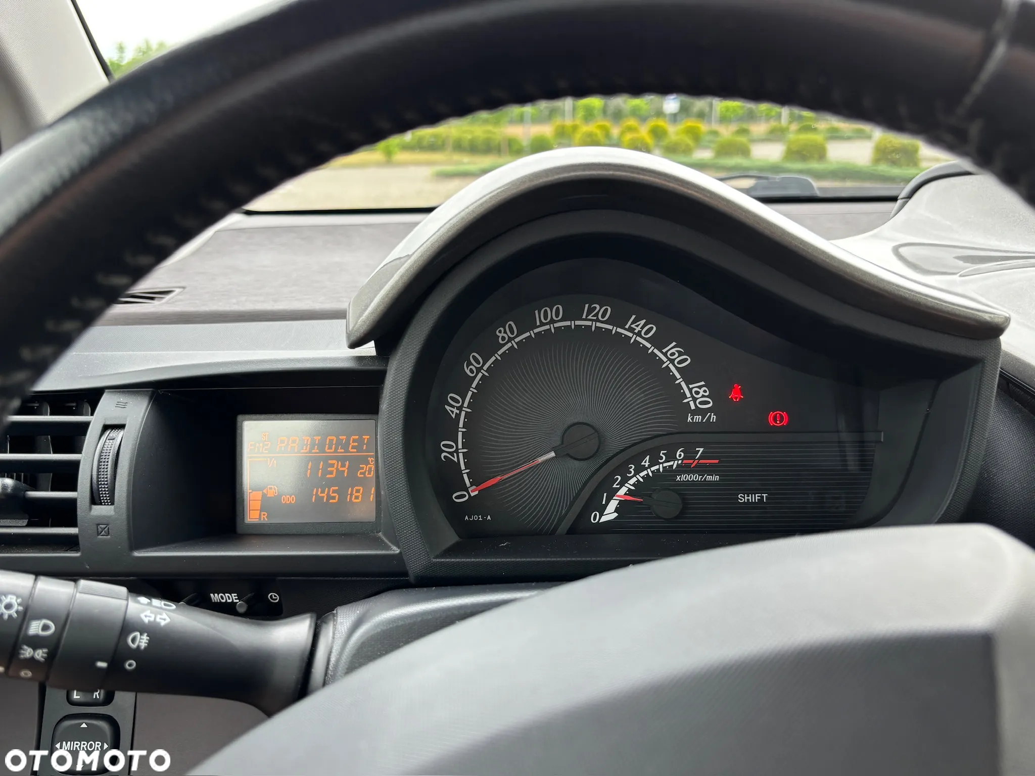 Toyota iQ - 11