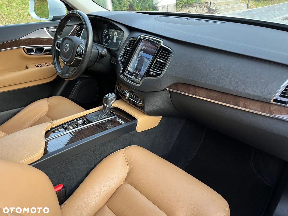 Volvo XC 90 - 7