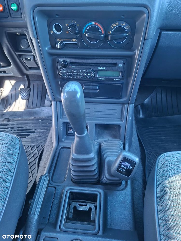 Mitsubishi Pajero - 9