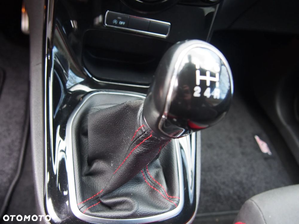 Ford Fiesta 1.0 EcoBoost STart-Stop Titanium - 29