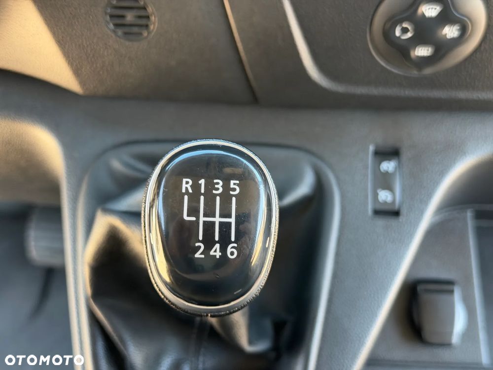 Renault MASTER L2H2 VAN Extended Grip przystosowany fabrycznie do jazdy po grząskim terenie, Mocny silnik 2.3dci 150KM Wzmocniony DMC:3.5t Ładowność 1361kg, Klimatronic, Fotel PNEUMATYCZNY, Kamera cofania, Parktroniki, Minibar, Tempomat, MP3, Bluetooth, USB, Lustro Wide View, Zawiasy drzwi 270', Zabudowa ładowni z instalacją DEFA 230V pod Serwis lub Warsztat, Nowe opony zimowe! - 18