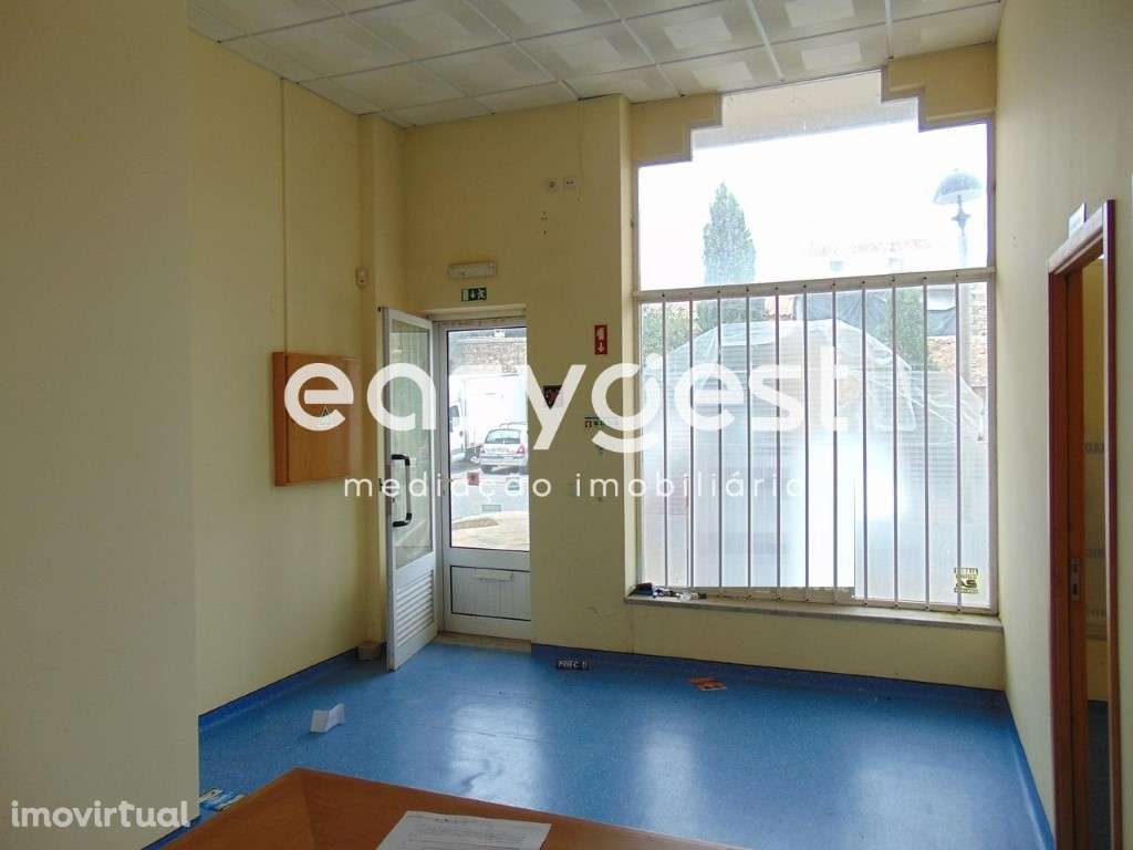 Estabelecimento comercial de 2 pisos com vários gabinetes. - Grande imagem: 4/49