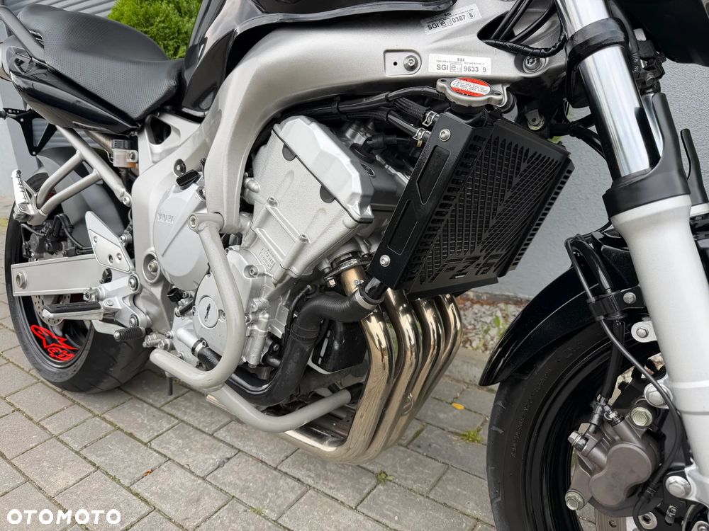 Yamaha FZ - 11