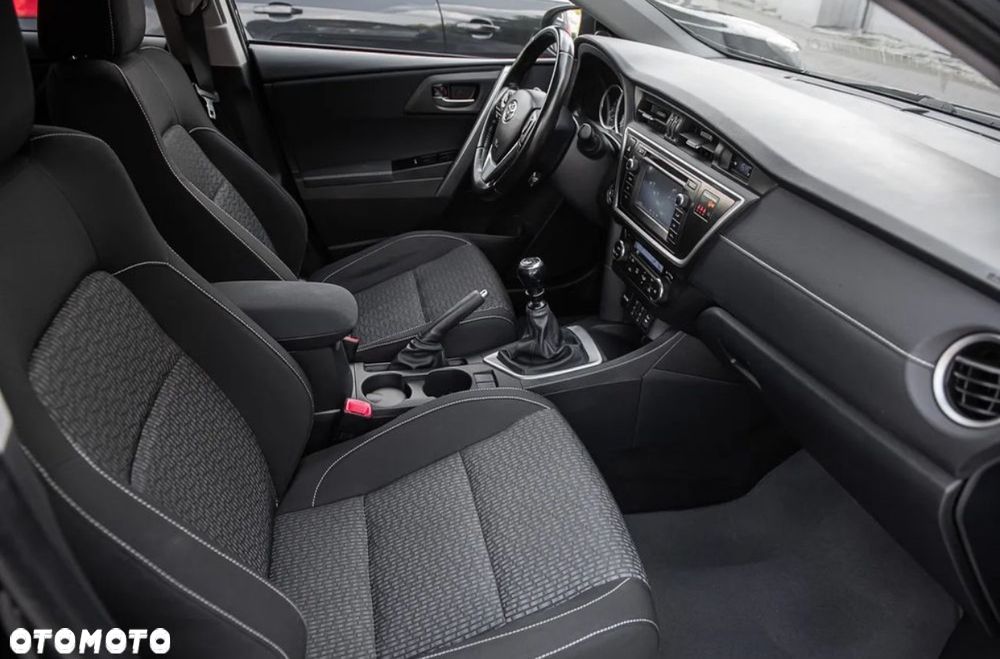 Toyota Auris 1.6 Prestige - 30
