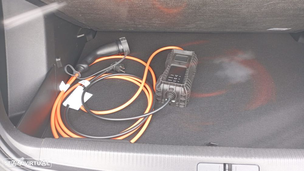 Peugeot e-2008 Allure - 3