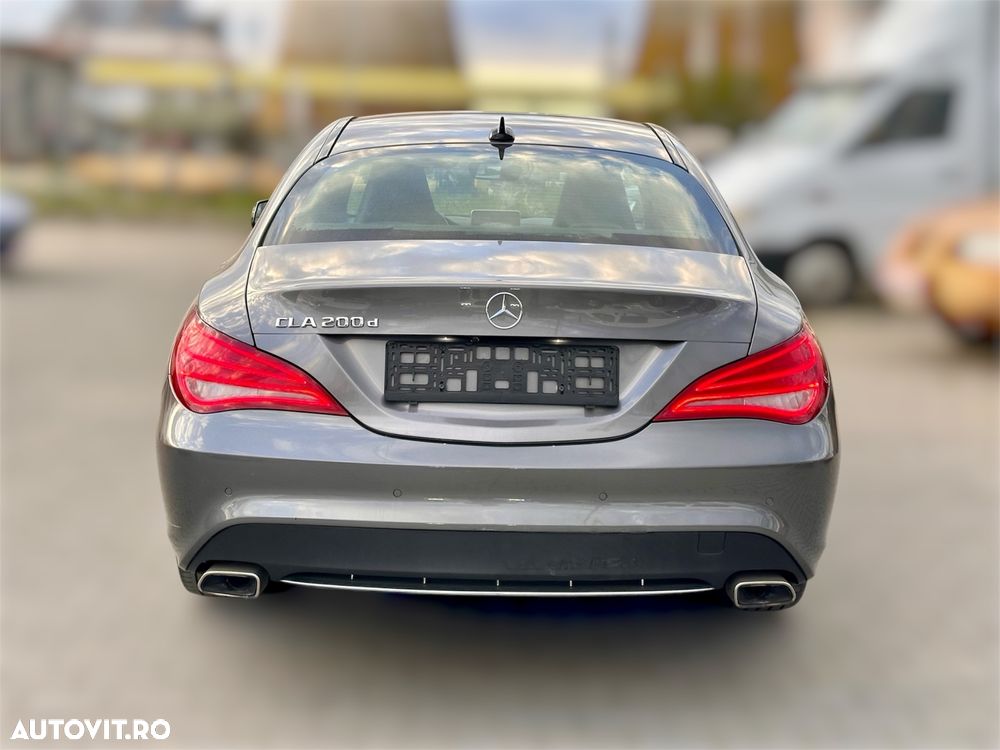 Mercedes-Benz CLA 200 d Shooting Brake 7G-DCT AMG Line - 4