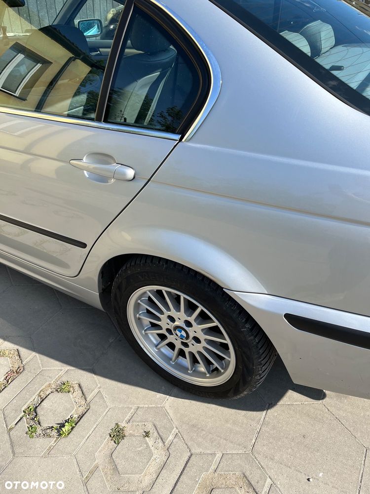 BMW Seria 3 318i - 4