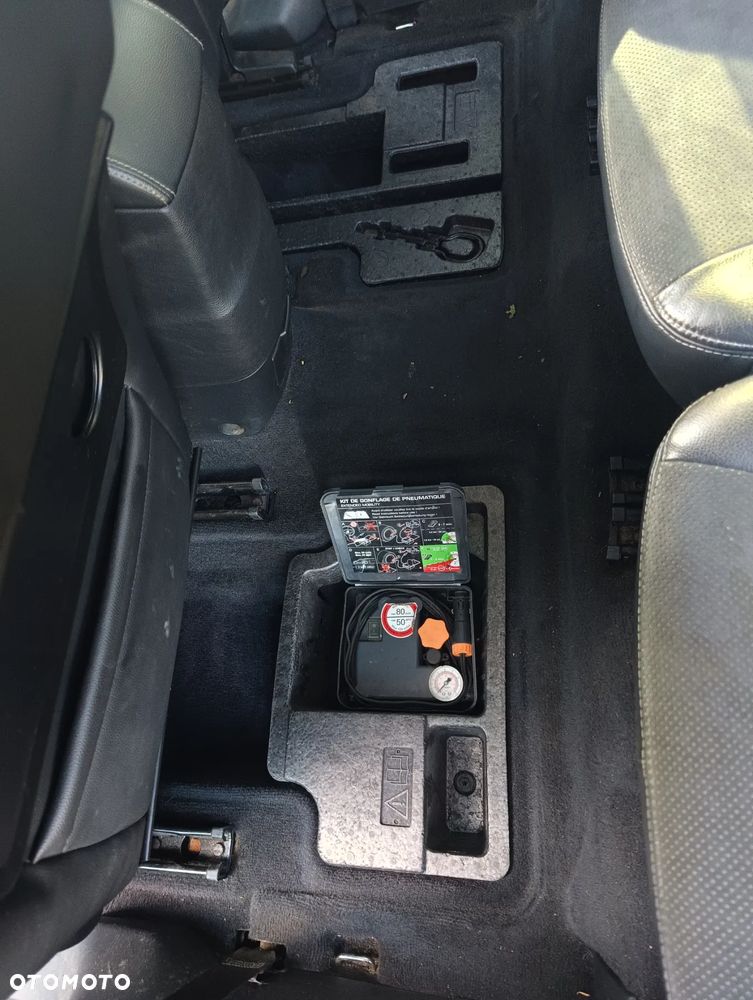 Ford Galaxy 2.2 TDCi DPF Titanium - 23