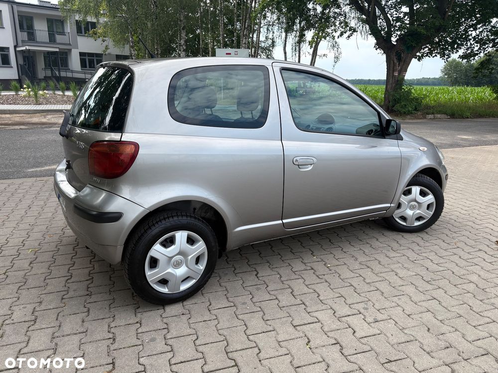 Toyota Yaris 1.0 - 6