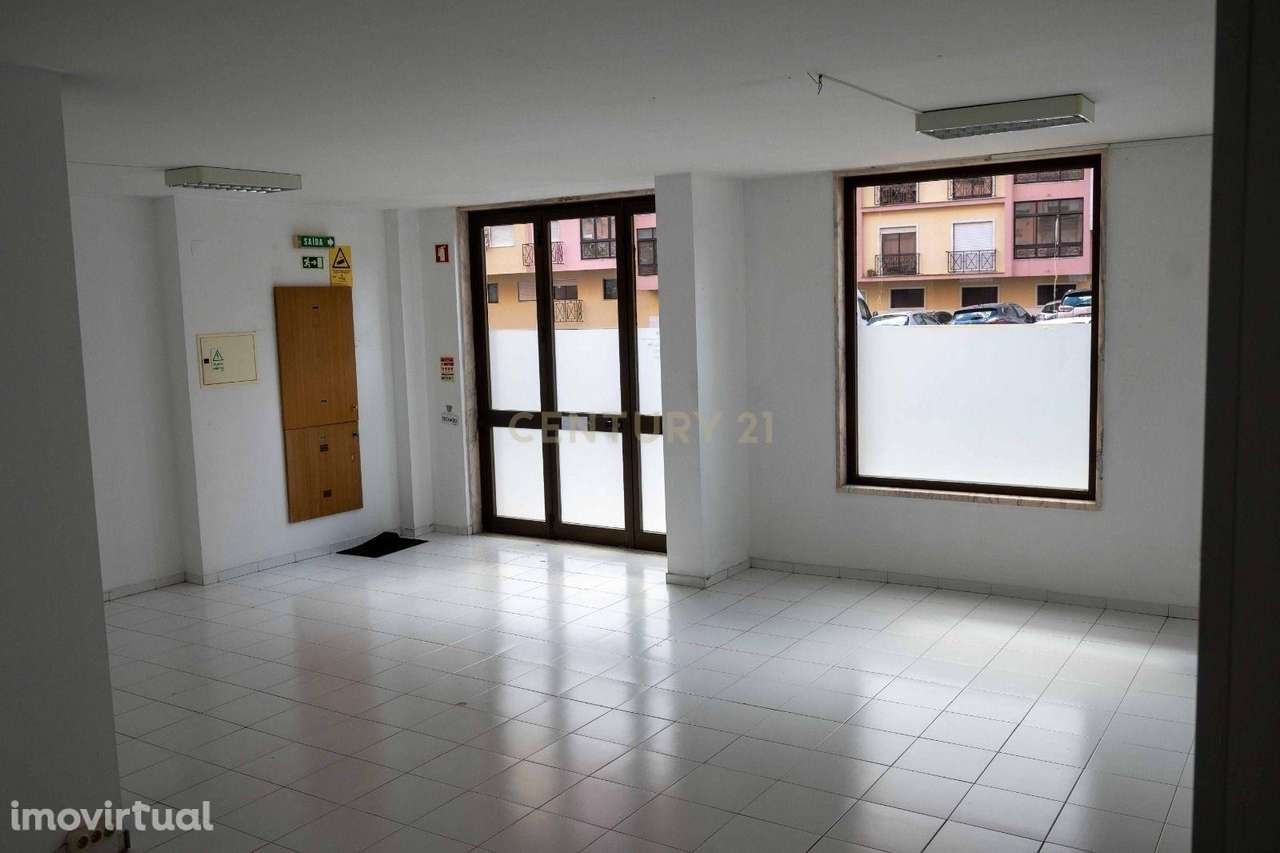 Loja em S. Marcos com excelente localização - Grande imagem: 2/13