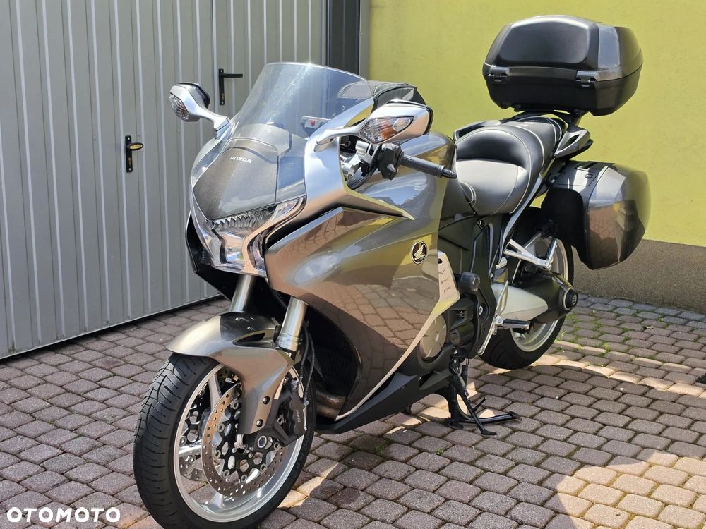 Honda VFR - 1