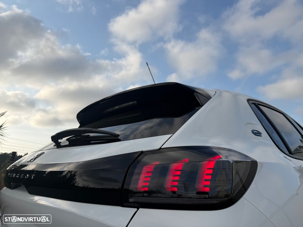 Peugeot e-208 Allure Pack - 23