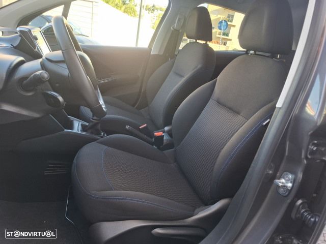 Peugeot 208 1.2 PureTech Signature - 31