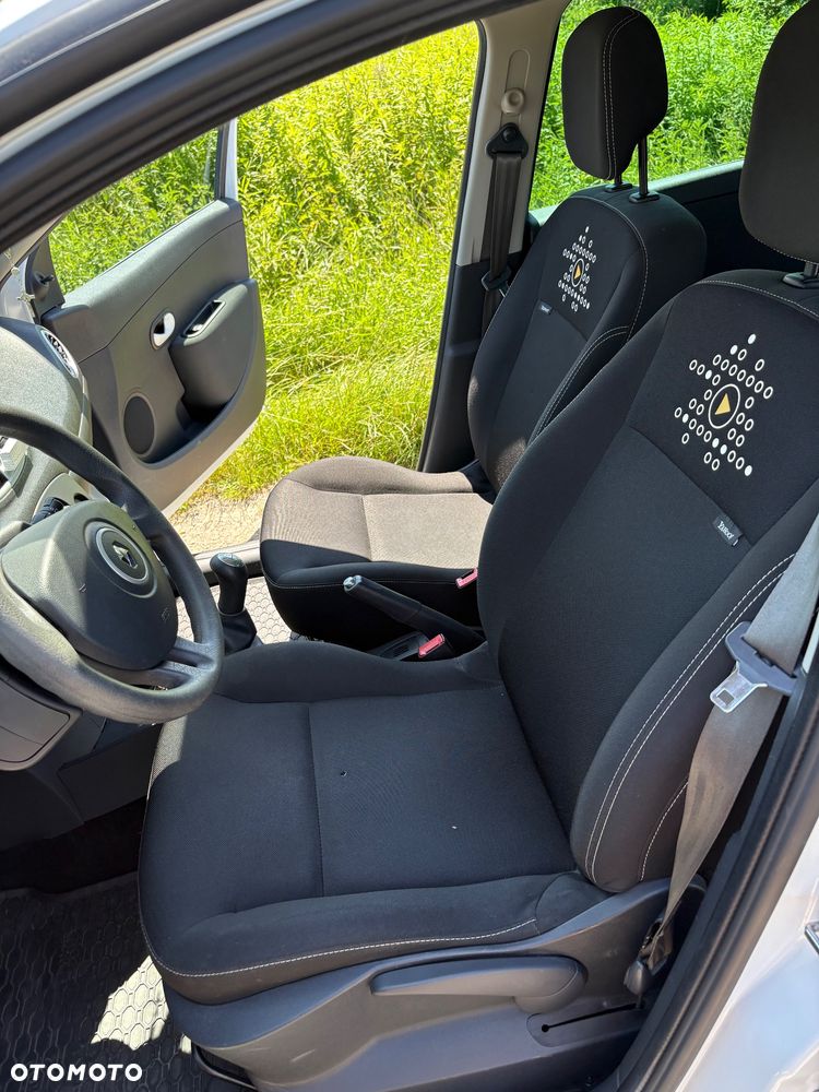 Renault Clio 1.2 16V Campus Authentique - 17