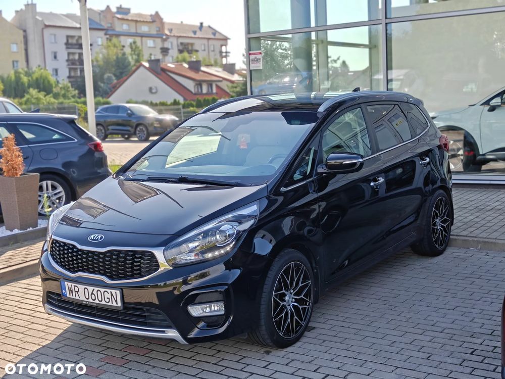 Kia Carens - 4