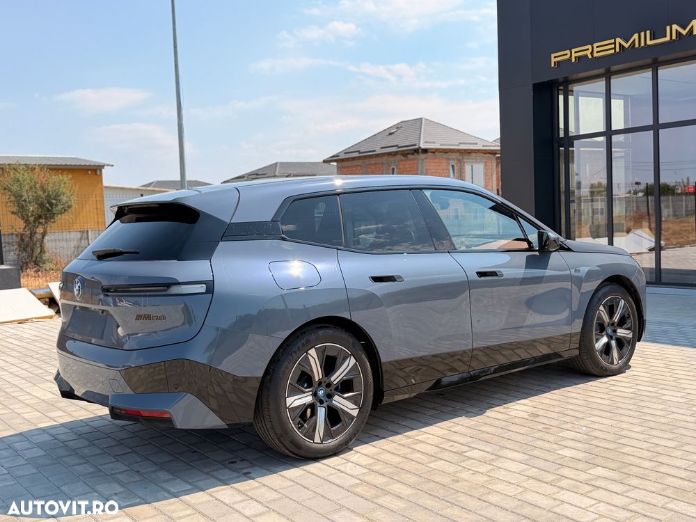BMW iX - 4